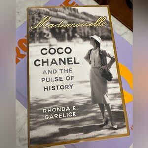 Mademoiselle: Coco Chanel and The Pulse of History Book